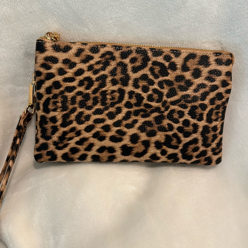 Cheetah patterned clutch/crossbody